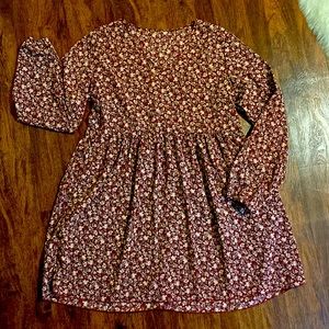 Flowy maroon floral dress size large, rarely worn. Relaxed fit stylish.